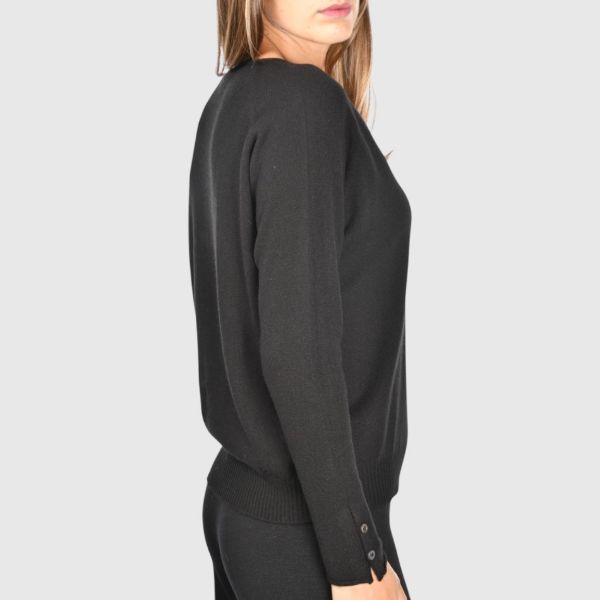 Picture of Detailed v neck