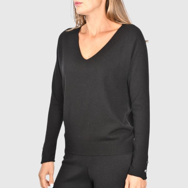 Picture of Detailed v neck
