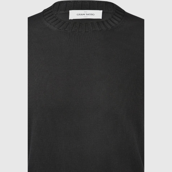 Immagine di T-shirt in maglia con collo a coste