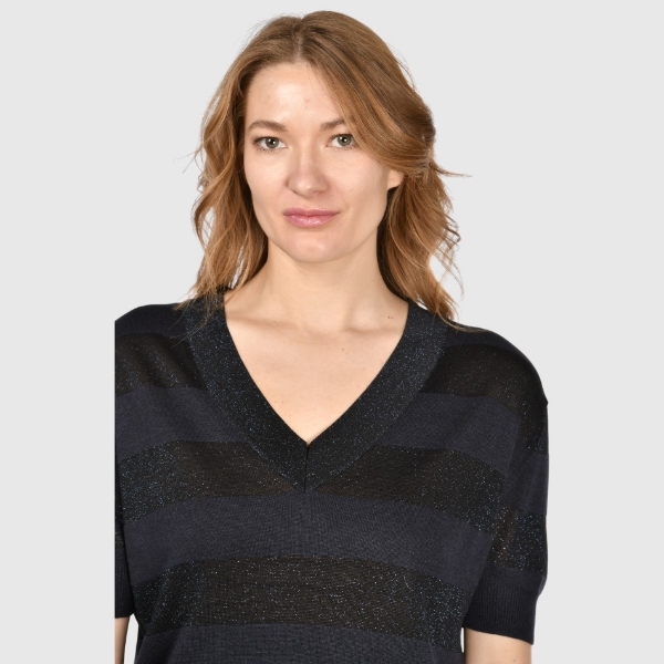 Picture of Striped v-neck knit t-shirt