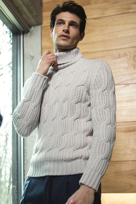 Cable knit 5-ply turtleneck